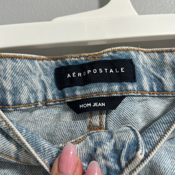 Aeropostale light wash distressed mom jeans - Picture 5 of 8